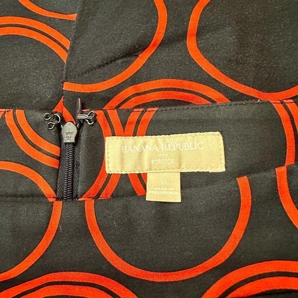 BANANA REPUBLIC, NWOT, WOMENS, STRETCH, PENCIL SKIRT IN NAVY WITH RED. SIZE 8 - Picture 5 of 7